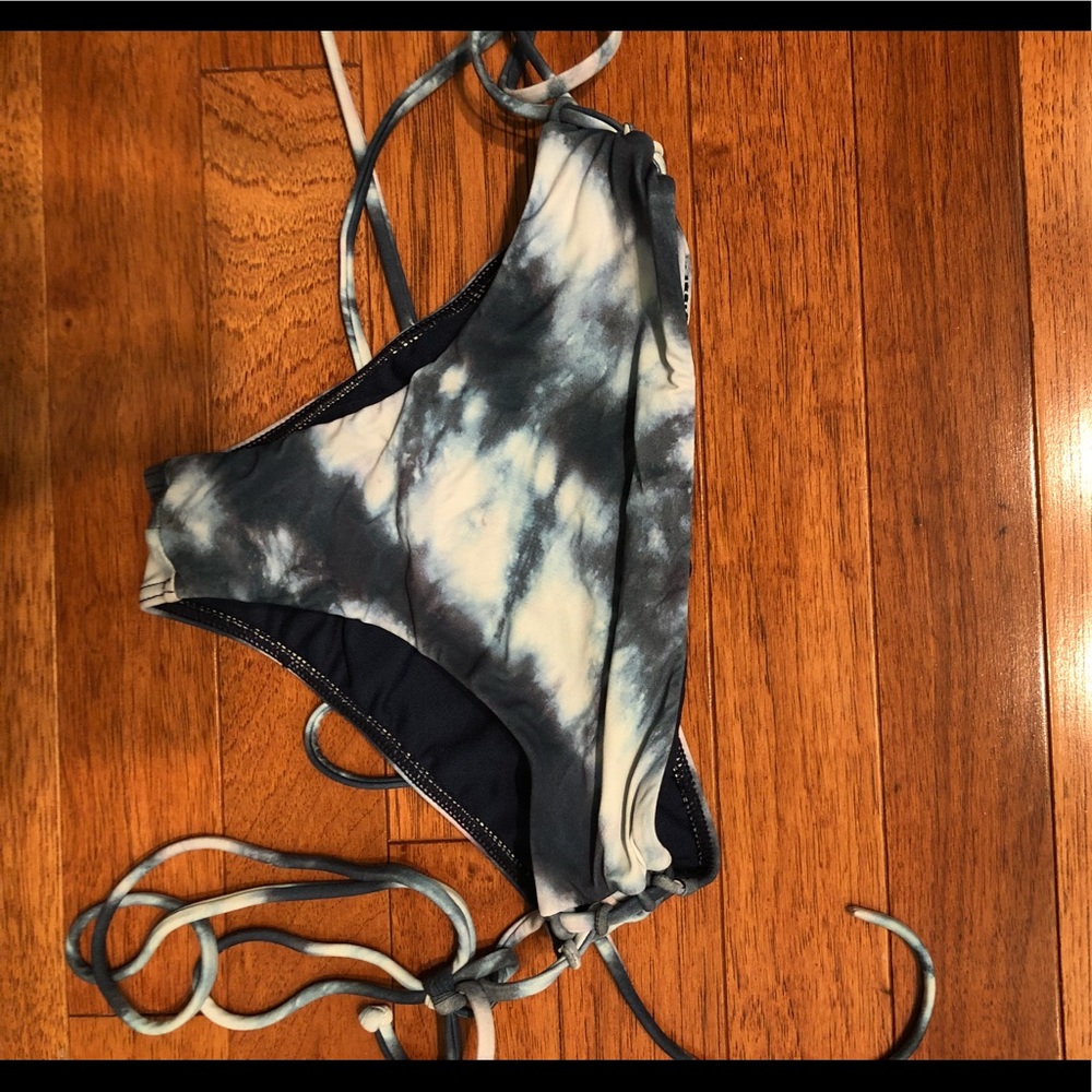 BILLABONG TIE DYE SWIM BOTTOMS💙